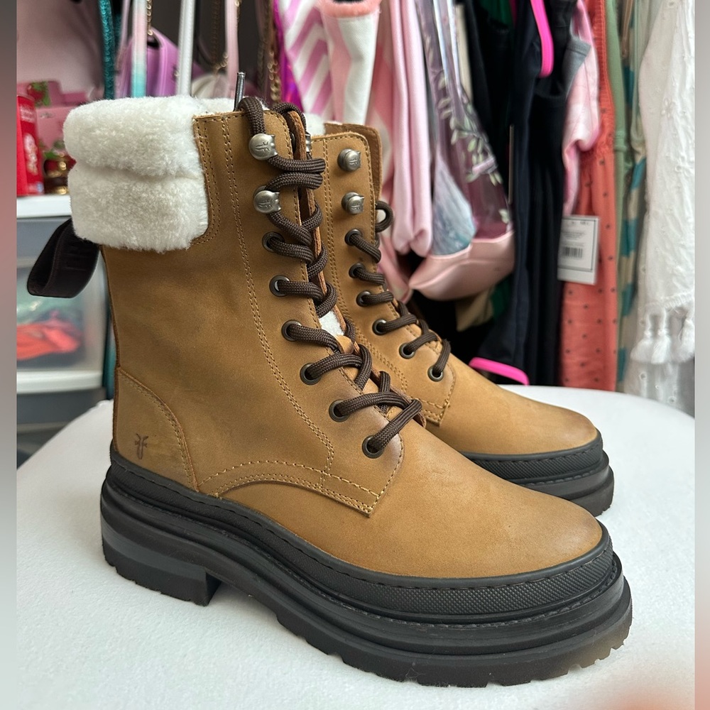 FRYE Moto Boot - Natural Size 6
